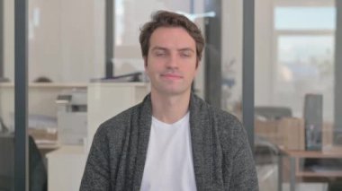 Başparmakları Düşük Yaşlı Adam Portresi