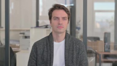 Gergin Genç Adam portresi Reddedildi