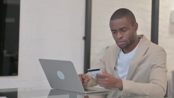 African American Man Har Online Banking Problem — Stockvideo