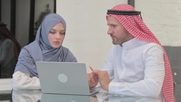 Muslim People Discussing Work Office — Stock Video