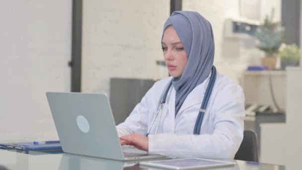 Muslim Female Doctor Having Back Pain Clinic — Stock Video