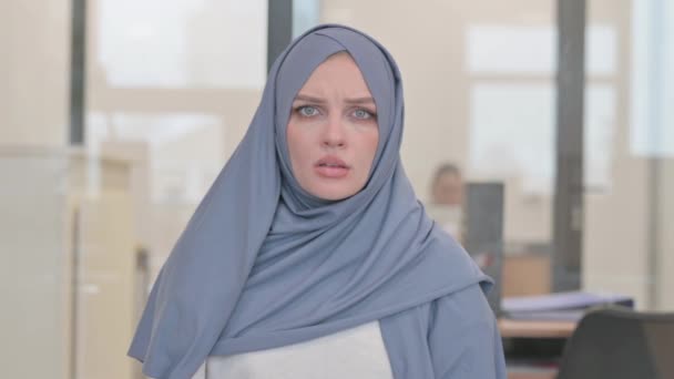 Portrait Femme Arabe Réagissant Échec — Video