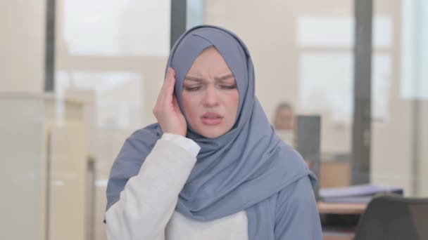 Migreni Olan Arap Kadın Portresi Baş Ağrısı — Stok video