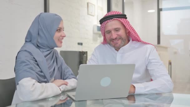 Arabe Gens Affaires Qui Font Chat Vidéo Travail — Video