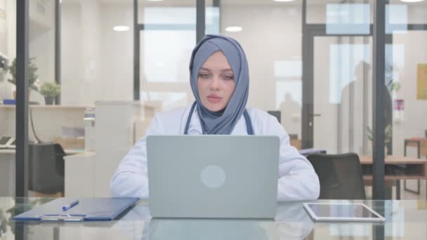 Medico Hijab Fare Online Video Chat — Video Stock
