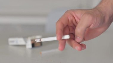 Sigara içerken El Tutma Sigarası 'nı kapat