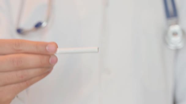 Tıbbi Uygulamacı Sigara Kırıyor Sağlık Önemli — Stok video