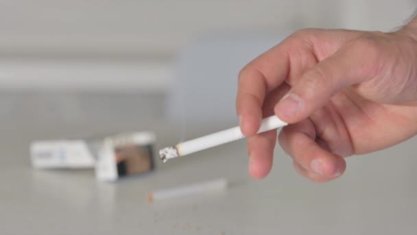 Närbild Handen Håller Brinnande Cigarett — Stockvideo