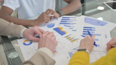 Ofiste Evrak İşleri Yapan İnsanların Kapanışı