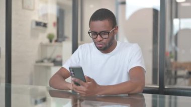 Afro-Amerikan Adam Telefondaki Ticaret Kaybından Şok Oldu