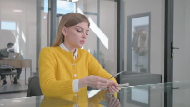 Young Woman Counting Money Office — Stock Video