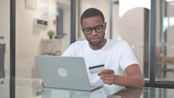 Афроамериканський Чоловік Інтернет Провалом Покупок — стокове відео