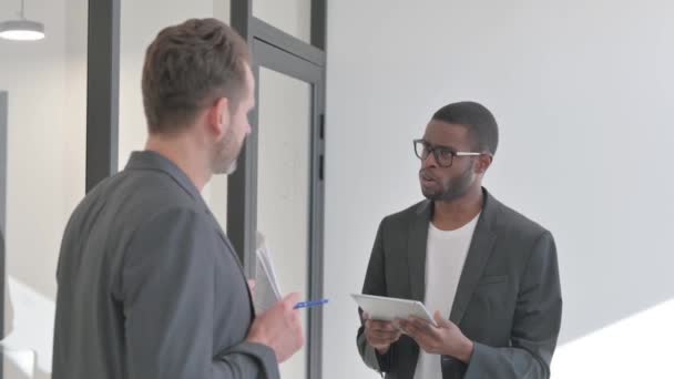 Standing African Entrepreneur Discussing Work Partner — Stock Video