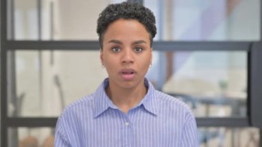 Kayba Tepki Veren Tatmin Olmamış Afrikalı Kadın Portresi