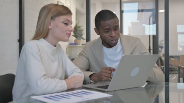 İş Dünyasında Dizüstü bilgisayardan Çevrimiçi Sohbet