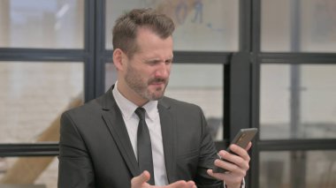 Ortaçağ İşadamı 'nın Portresi Telefondaki Kaybından Şok Oldu