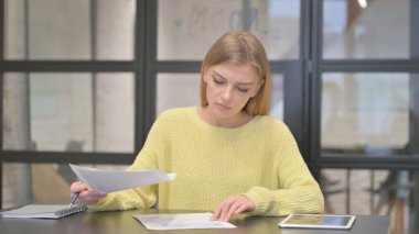 Günlük Yaratıcı Kadın Evrak İşleri, Mali Rapor