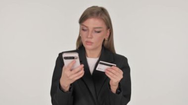 Beyaz Arkaplanda Alışveriş Başarısızlığı Yüzleşen İş kadınının Portresi