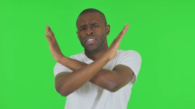 Yeşil Arkaplanda Afrikalı Adamın Reddedilmesinin Portresi