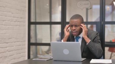 Afrikalı İşadamı Laptop 'ta Kaybından Şok Oldu