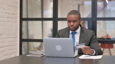 Afrikalı İşadamı Çevrimiçi Bankacılık Sorunları