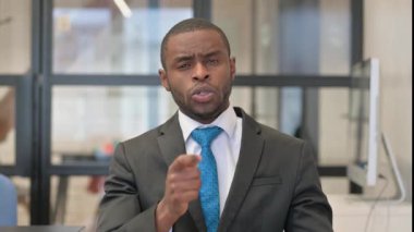 Afrikalı İş Adamı Video Sohbeti Yaparken Web Kamerası Görüntüsü