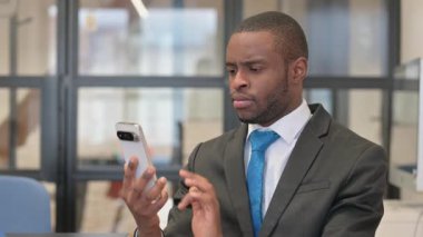 Afrikalı İş Adamının Portresi Telefondaki Kaybından Şok Oldu