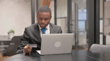 Afrikalı İşadamı Çevrimiçi Bankacılık Sorunları