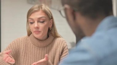 Kızgın Kadın 'ın Afrikalı Adam' la Konuşmasının Kapanışı, Tartışma