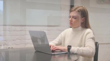 Çalışma Alanında Sırt Yorgunluğu ve Ağrısı Olan Kadın Çalışanlar