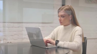 Hasta Kadın Çalışan Çalışma Alanında Öksürük