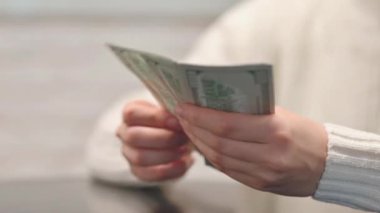 Ofiste Para Sayan Kadın Kapanışı