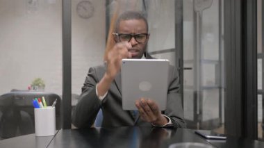 Afrikalı İşadamı Tabletteki Kayıptan Şok Oldu