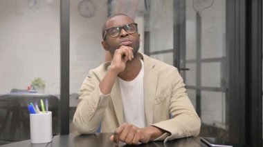 Beyin Fırtınası Olgun Afrikalı Yetişkin Adam Portresi