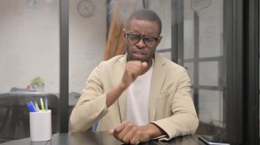 Kötü hisseden Afrikalı Öksürenin Portresi