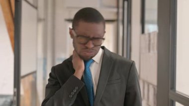 Yorgun Afrikalı İşadamının Portresi Dinlenmeye, Boyun Ağrısına Gerek Var