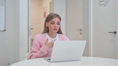 Business Woman tarafından çevrimiçi video sohbeti