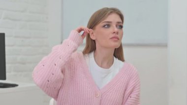 Yaratıcı Genç Kadın Aranıyor Portresi