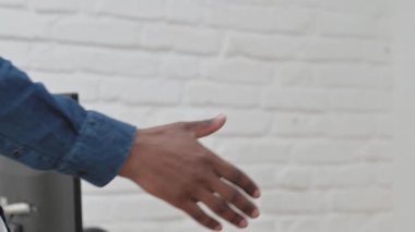 Yaratıcı İnsanlar El sıkışmasını Kapat