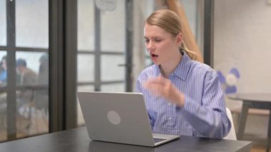 Laptop 'ta Kayıp Genç Kadın Şok Oldu