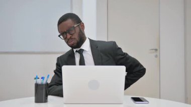 İşadamı Masada Sırt Ağrısı Çekiyor