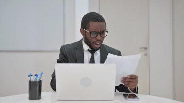 Belgeleri okurken İşadamı Şok Etti ya da Hayal kırıklığına uğrattı