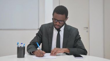 İş Adamı Yazma ve İmzalama Belgeleri