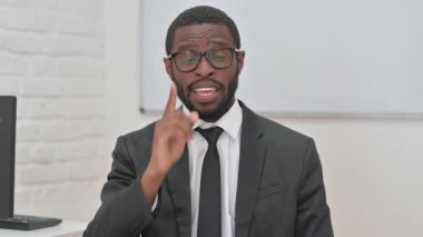 Genç Afrikalı İşadamı buraya gelmek istiyor.