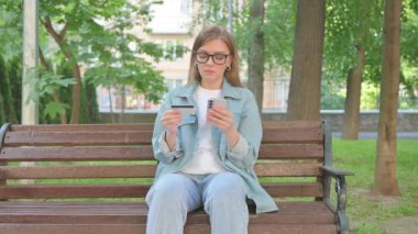 Çevrimiçi Satın Alırken Endişeli Para Bozukluğu