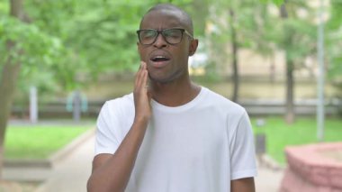 Hasta Genç Afrikalı Diş Ağrısı Portresi