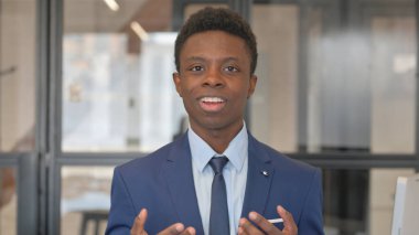 Afrikalı İş Adamı Video Sohbeti Yaparken Web Kamerası Görüntüsü