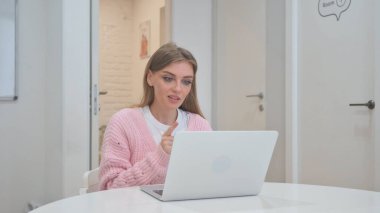 Business Woman tarafından çevrimiçi video sohbeti