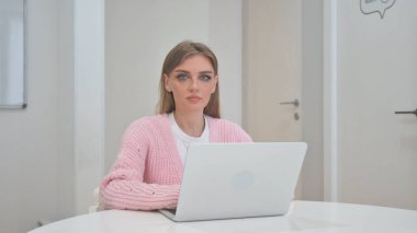 İş Kadınını Reddetme İşyerinde Reddetme Hareketleri