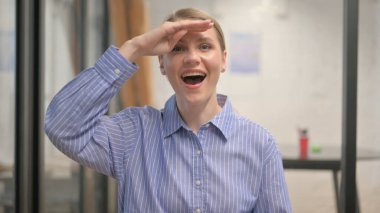 Yaratıcı Genç Kadın Aranıyor Portresi